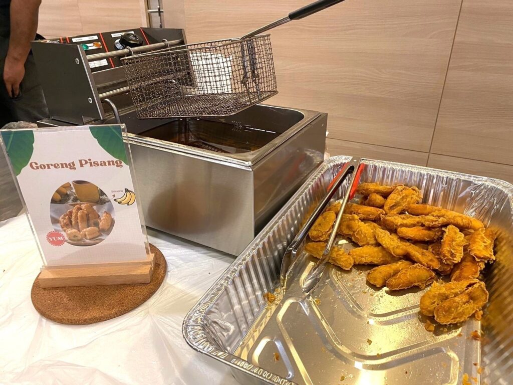 goreng pisang live station