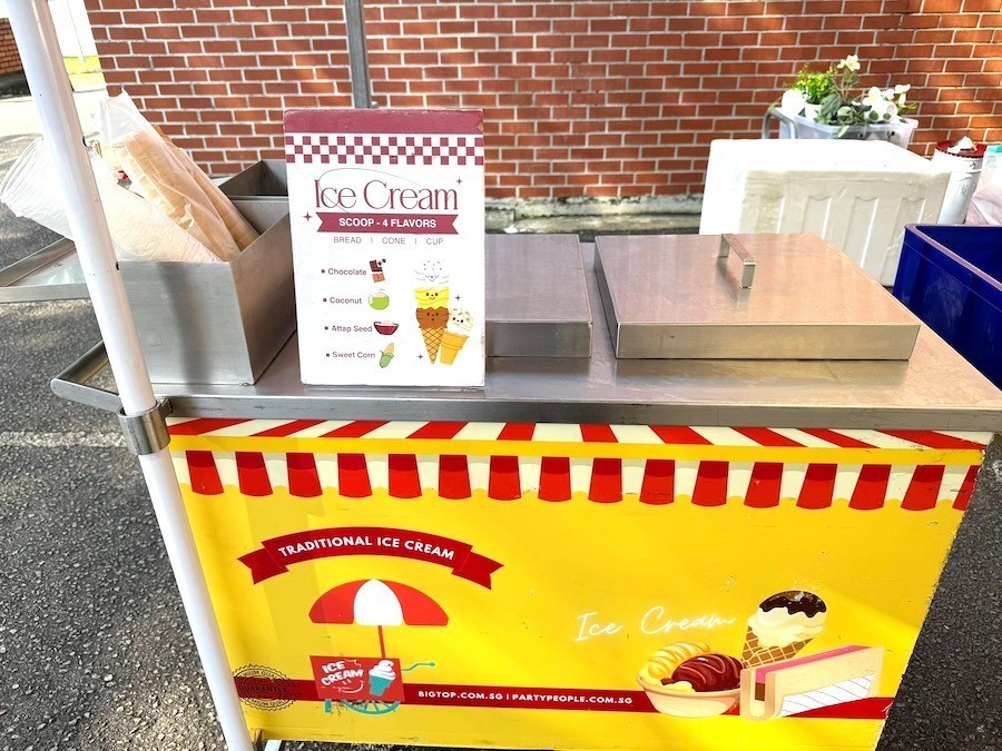 traditional ice cream cart live station