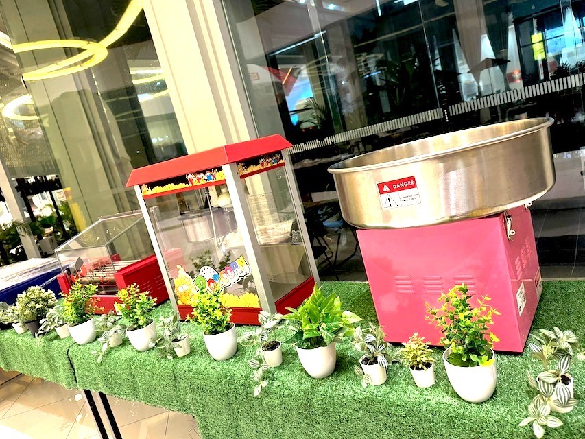 live candy floss station — Live candy floss station