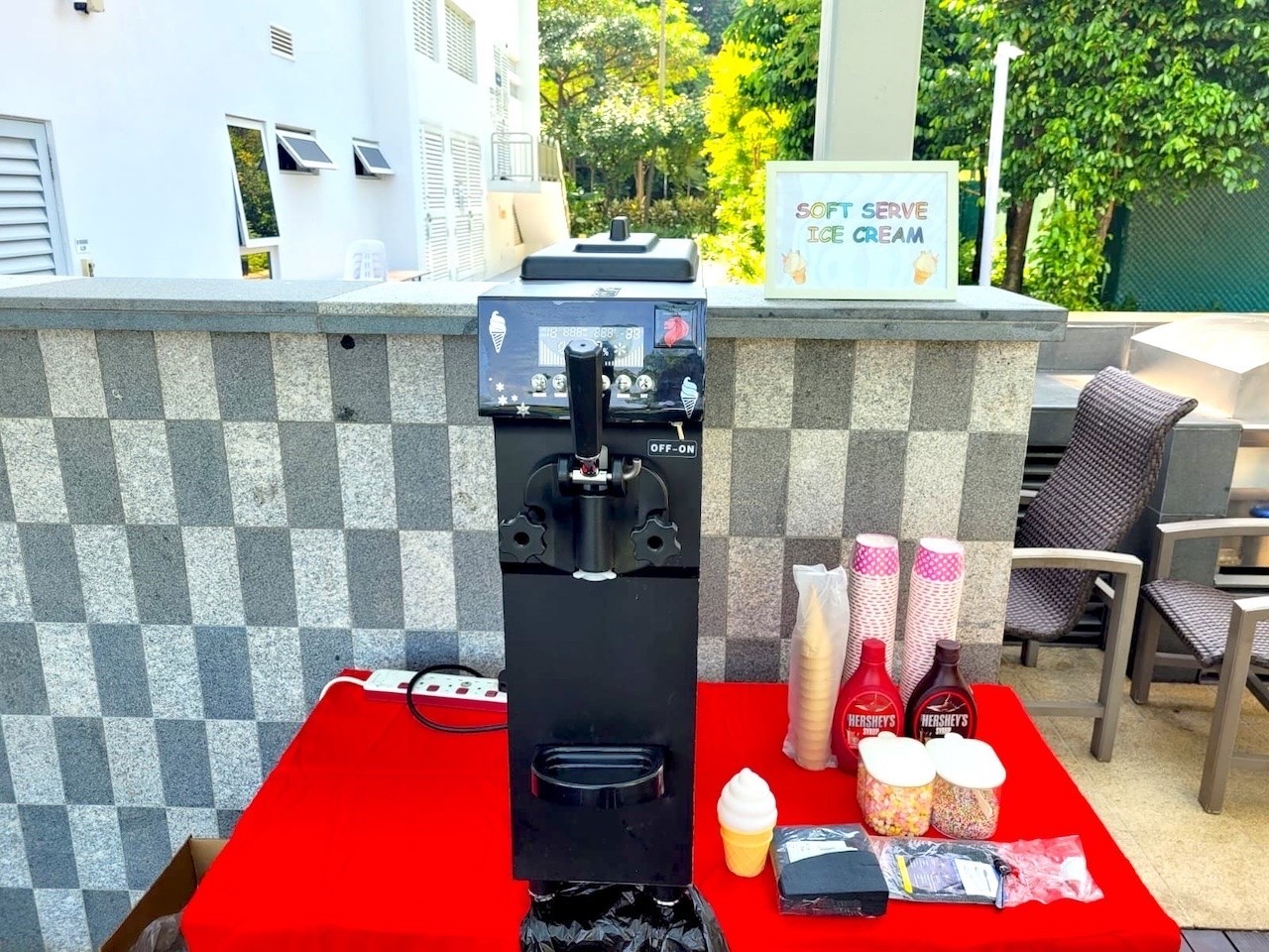 soft serve ice cream live station — Soft Serve Ice Cream Live Station