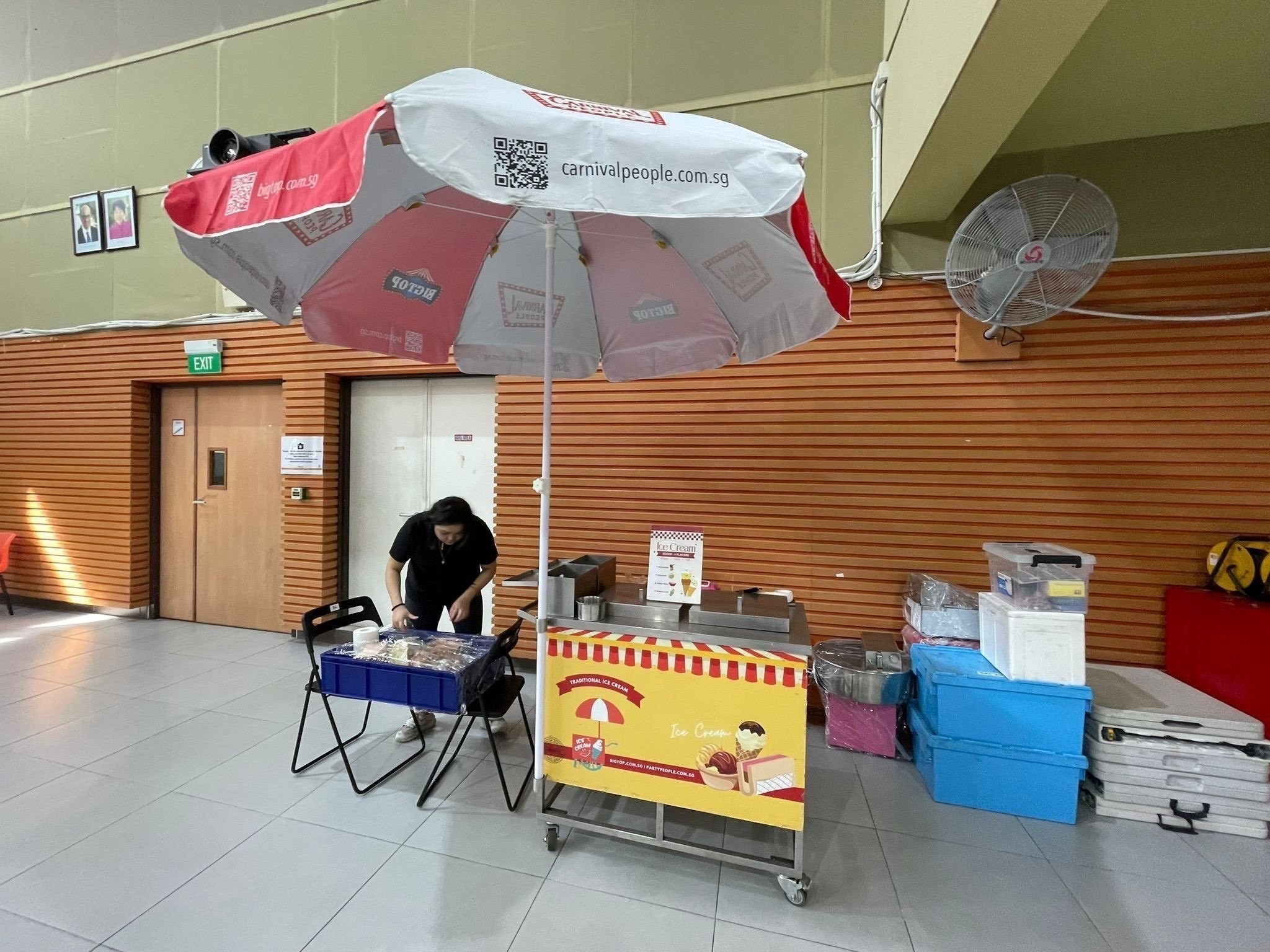 traditional ice cream cart live station — Traditional Ice Cream Cart Live Station